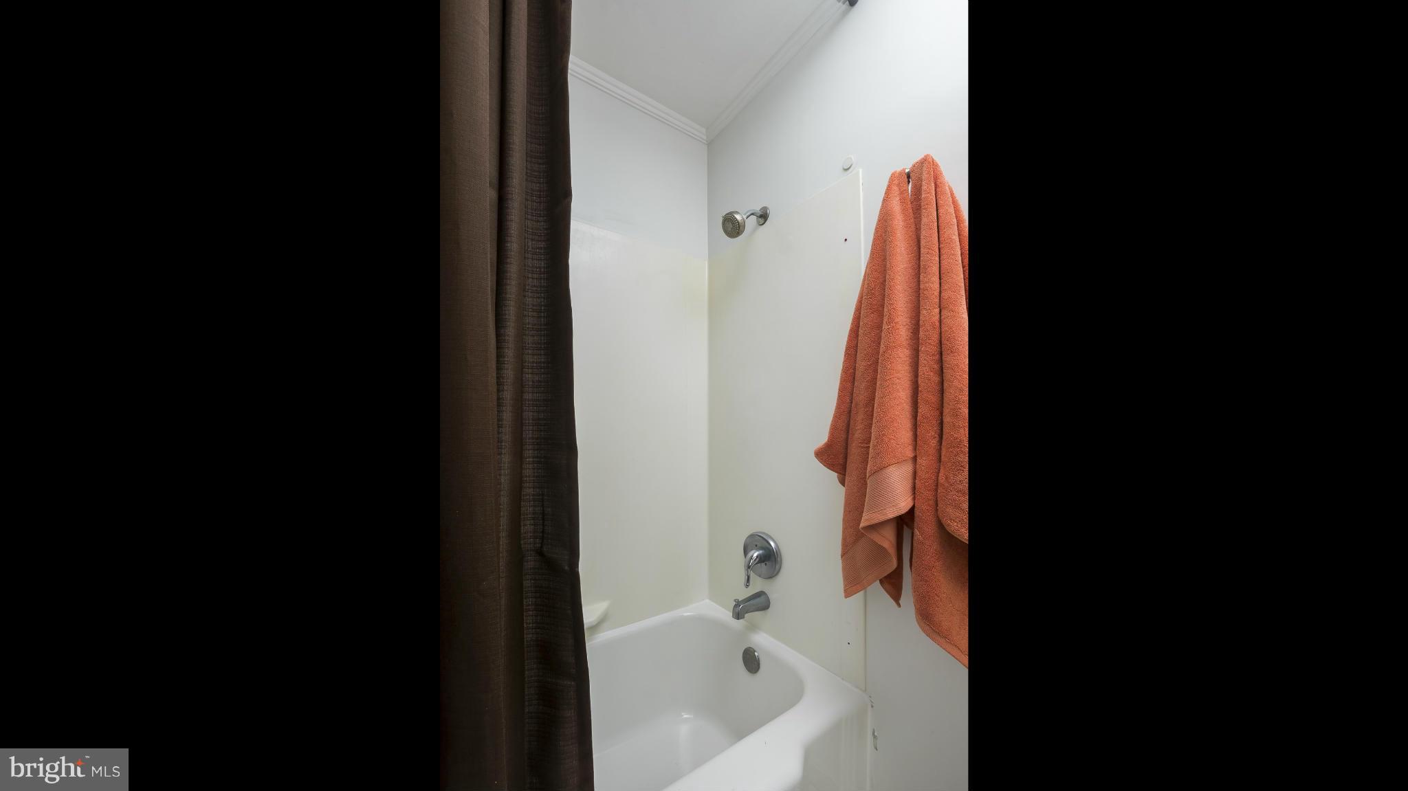 208 Blakeney Road Baltimore, MD 21228 - Photo 17 of 26 Bath