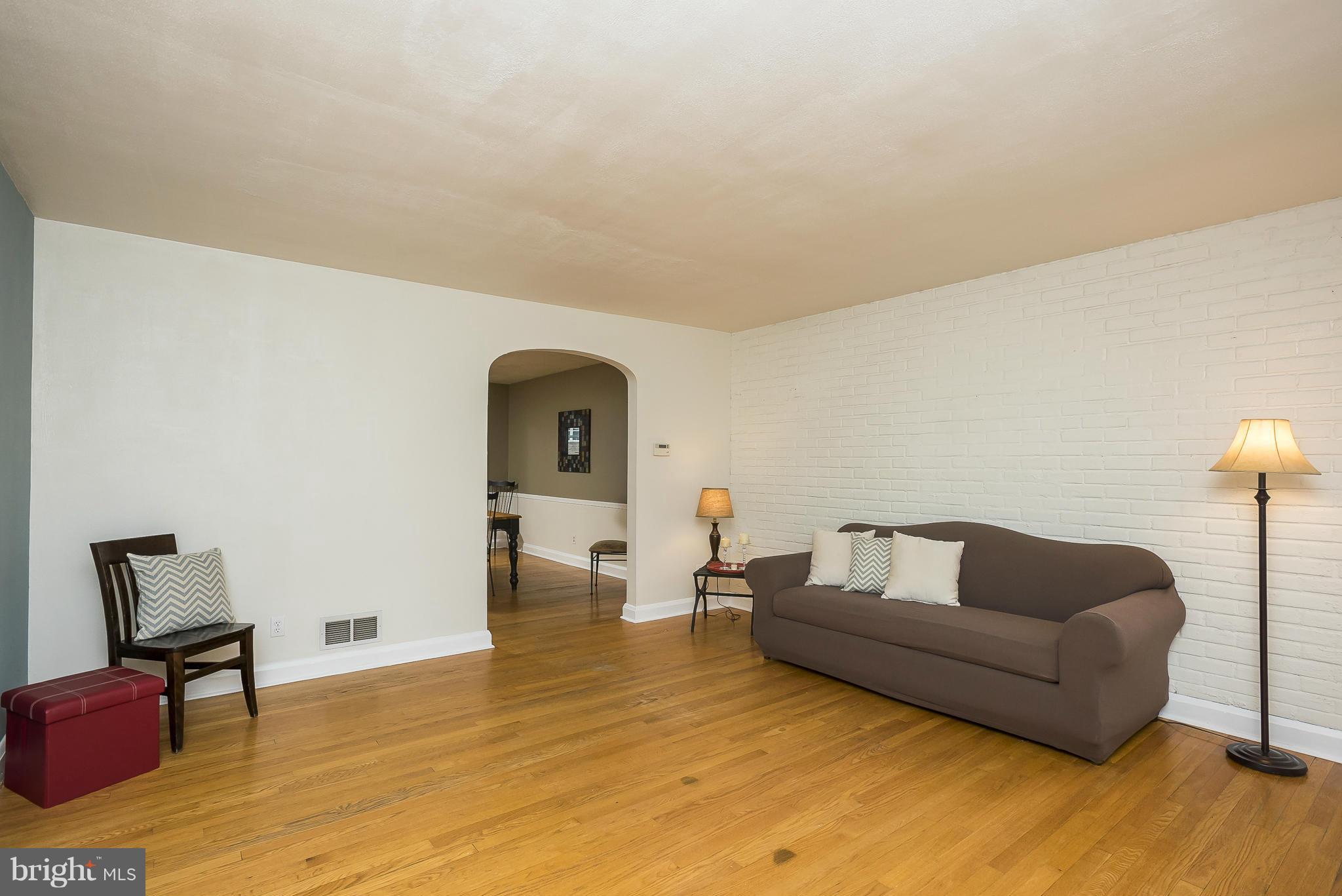 208 Blakeney Road Baltimore, MD 21228 - Photo 3 of 26 Living Room