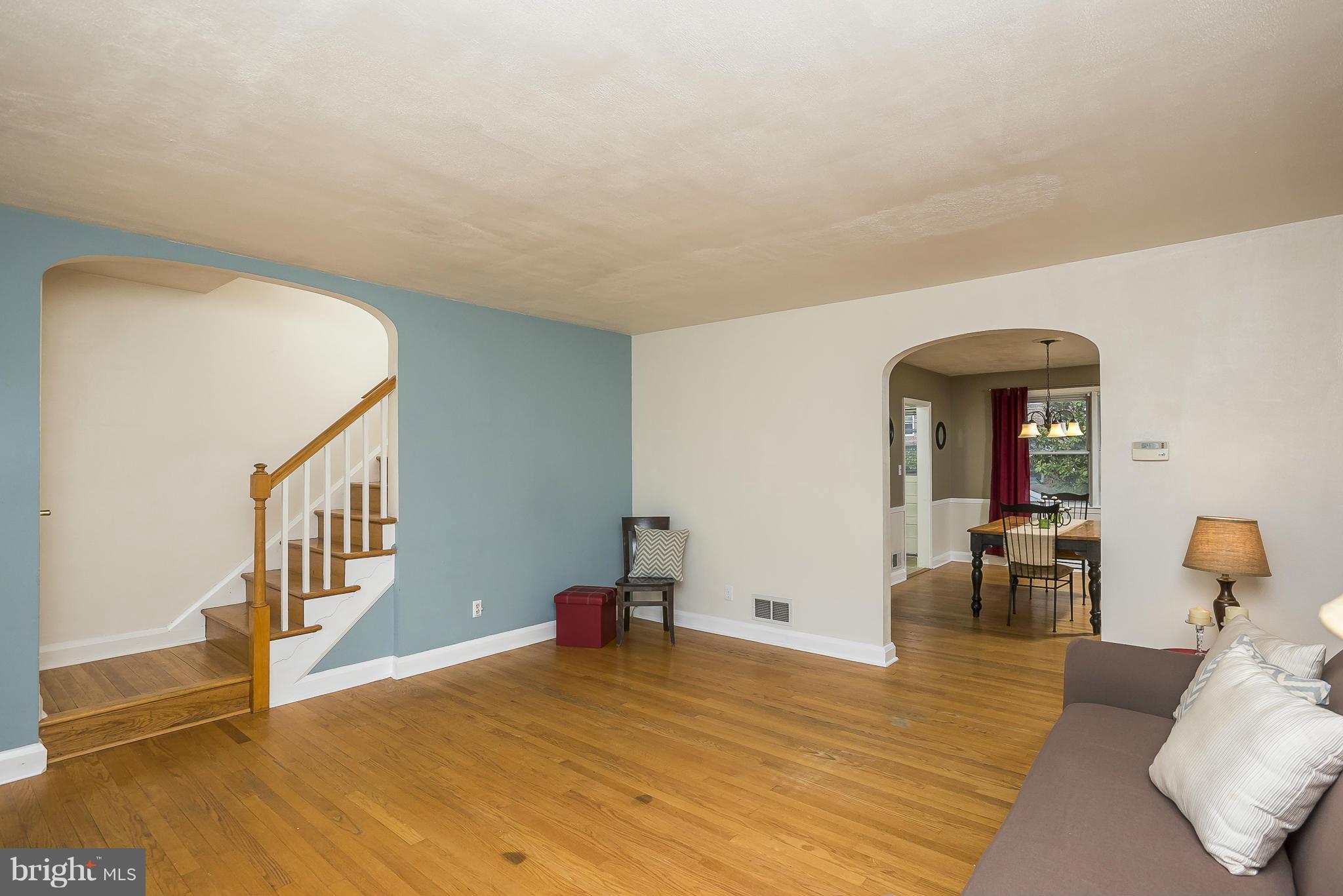 208 Blakeney Road Baltimore, MD 21228 - Photo 4 of 26 Living Room