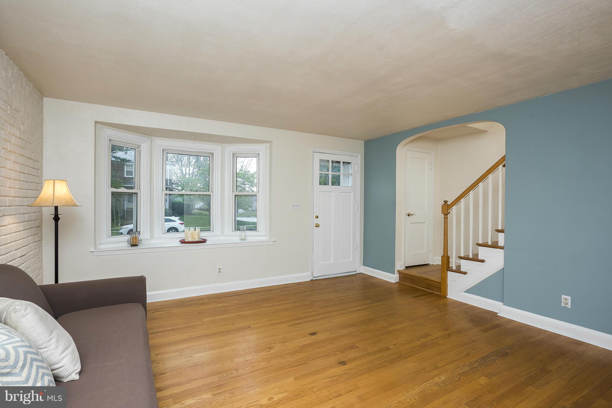 208 Blakeney Road Baltimore, MD 21228 - Photo 5 of 26 Living Room