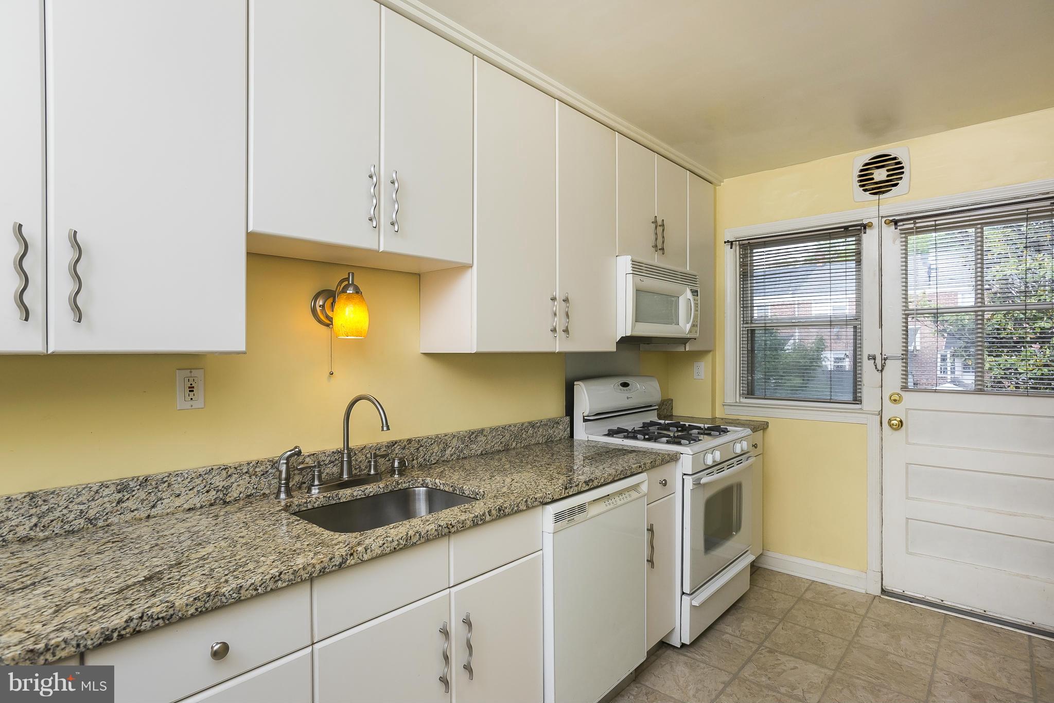 208 Blakeney Road Baltimore, MD 21228 - Photo 10 of 26 Kitchen