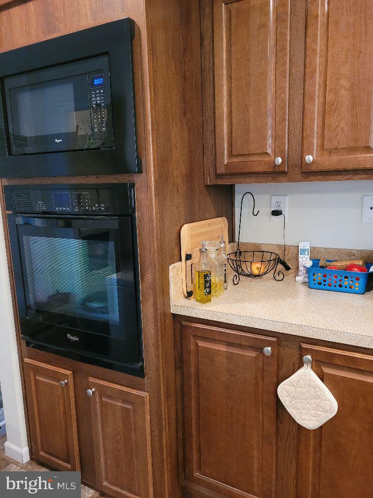 5809 Homestead Street Salisbury, MD 21801 - Photo 8 of 33 Double oven & microwave