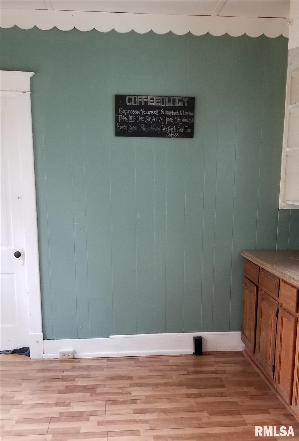 726 South 6th Street Clinton, IA 52732 - Photo 12 of 15