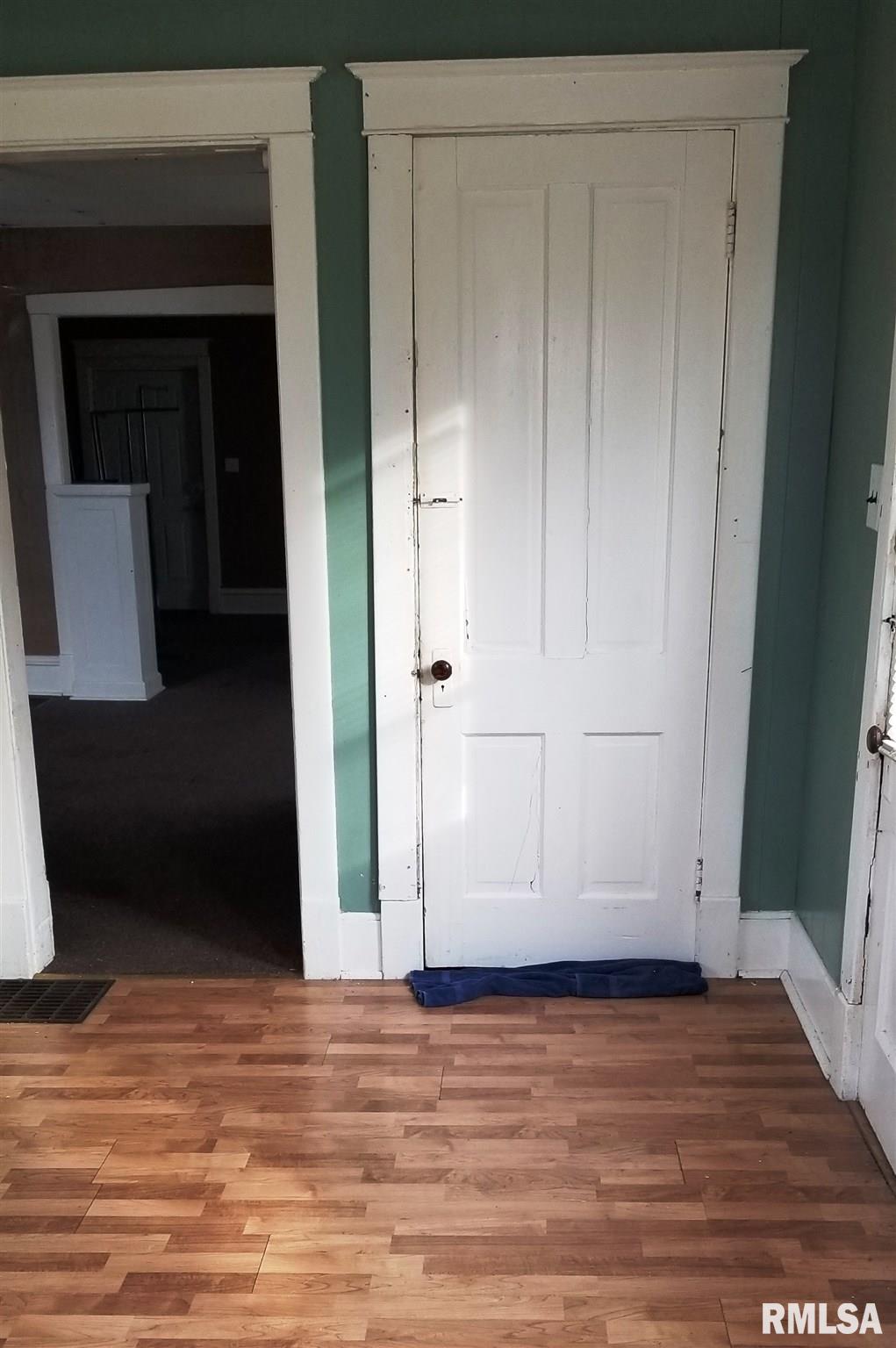 726 South 6th Street Clinton, IA 52732 - Photo 4 of 15