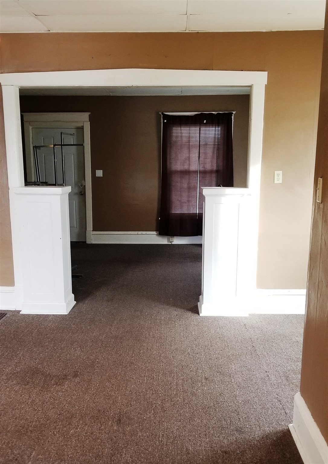 726 South 6th Street Clinton, IA 52732 - Photo 5 of 15