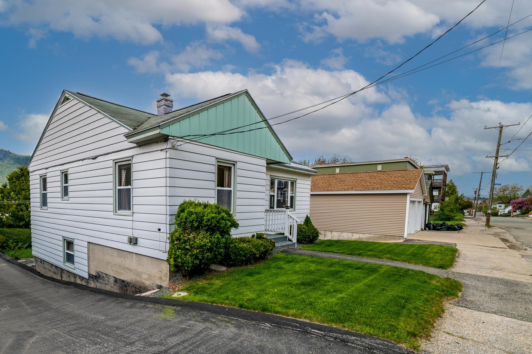 337 Champlain Street Berlin, NH 03570 - Photo 3 of 19