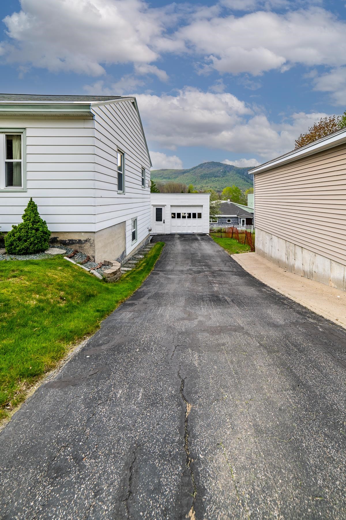 337 Champlain Street Berlin, NH 03570 - Photo 4 of 19