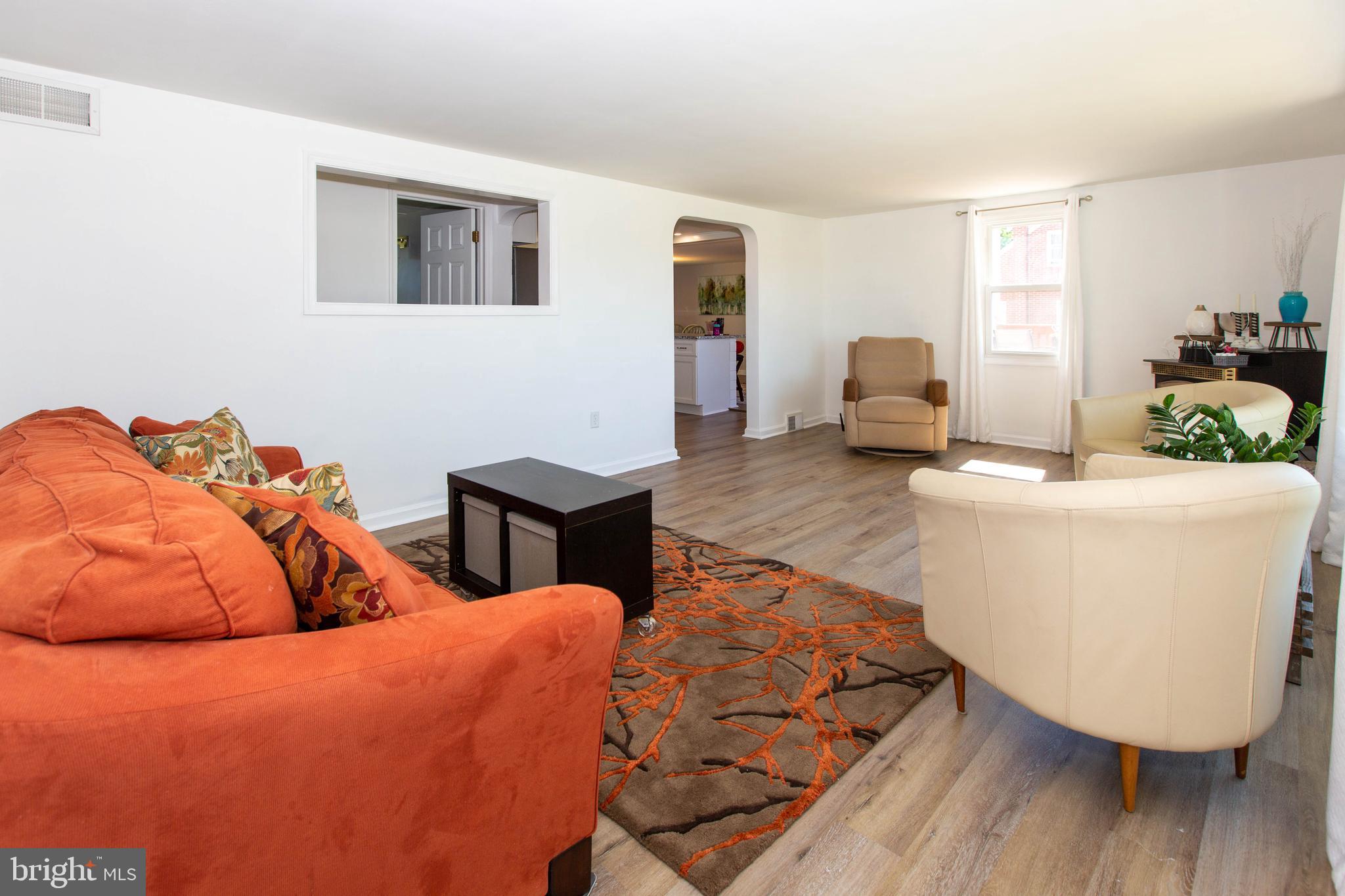 89 West Moyer Road Pottstown, PA 19464 - Photo 3 of 36 Entrance view of spacious Living room