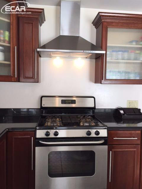 1156 Heatherwoode Road Flint, MI 48532 - Photo 5 of 28 21304475-4.JPG