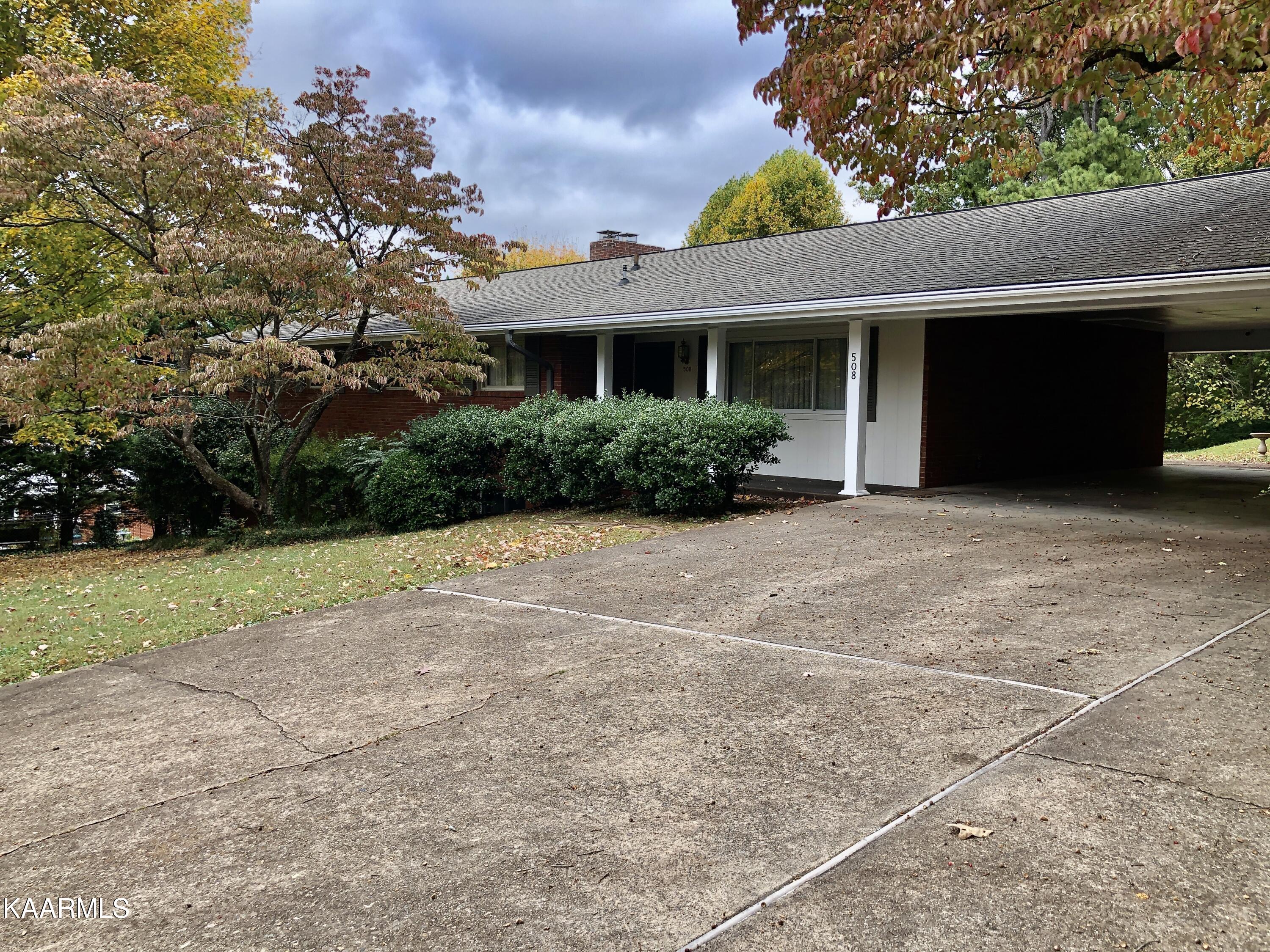 508 Busbee Road Knoxville, TN 37920 - Photo 3 of 55 IMG_9687