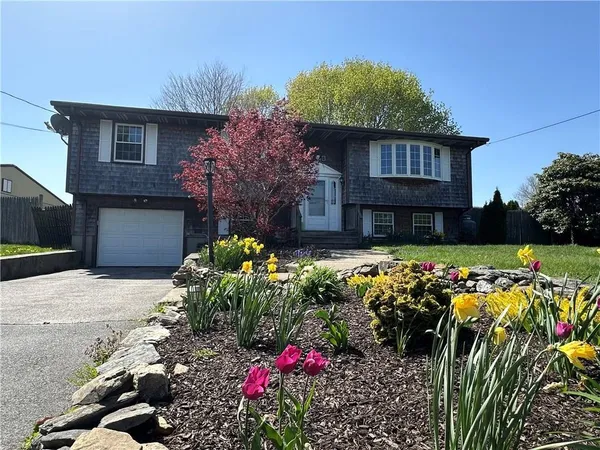 $4,000 | 11 Pocono Road, Middletown, RI 02842