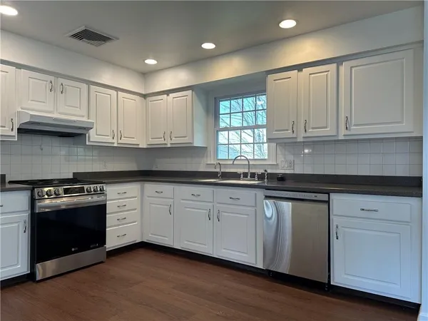 $4,000 | 11 Pocono Road, Middletown, RI 02842