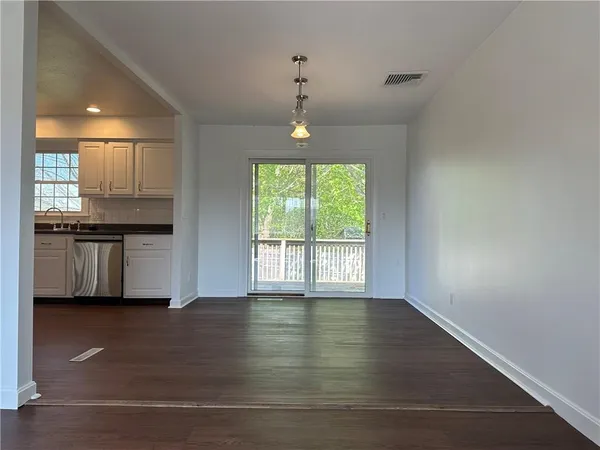 $4,000 | 11 Pocono Road, Middletown, RI 02842