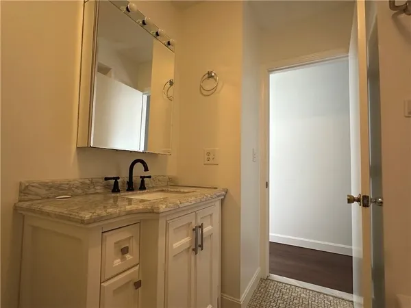 $4,000 | 11 Pocono Road, Middletown, RI 02842