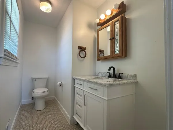 $4,000 | 11 Pocono Road, Middletown, RI 02842