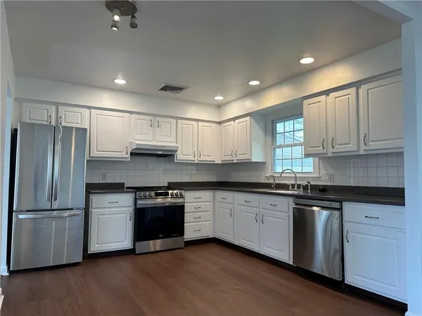 $4,000 | 11 Pocono Road, Middletown, RI 02842