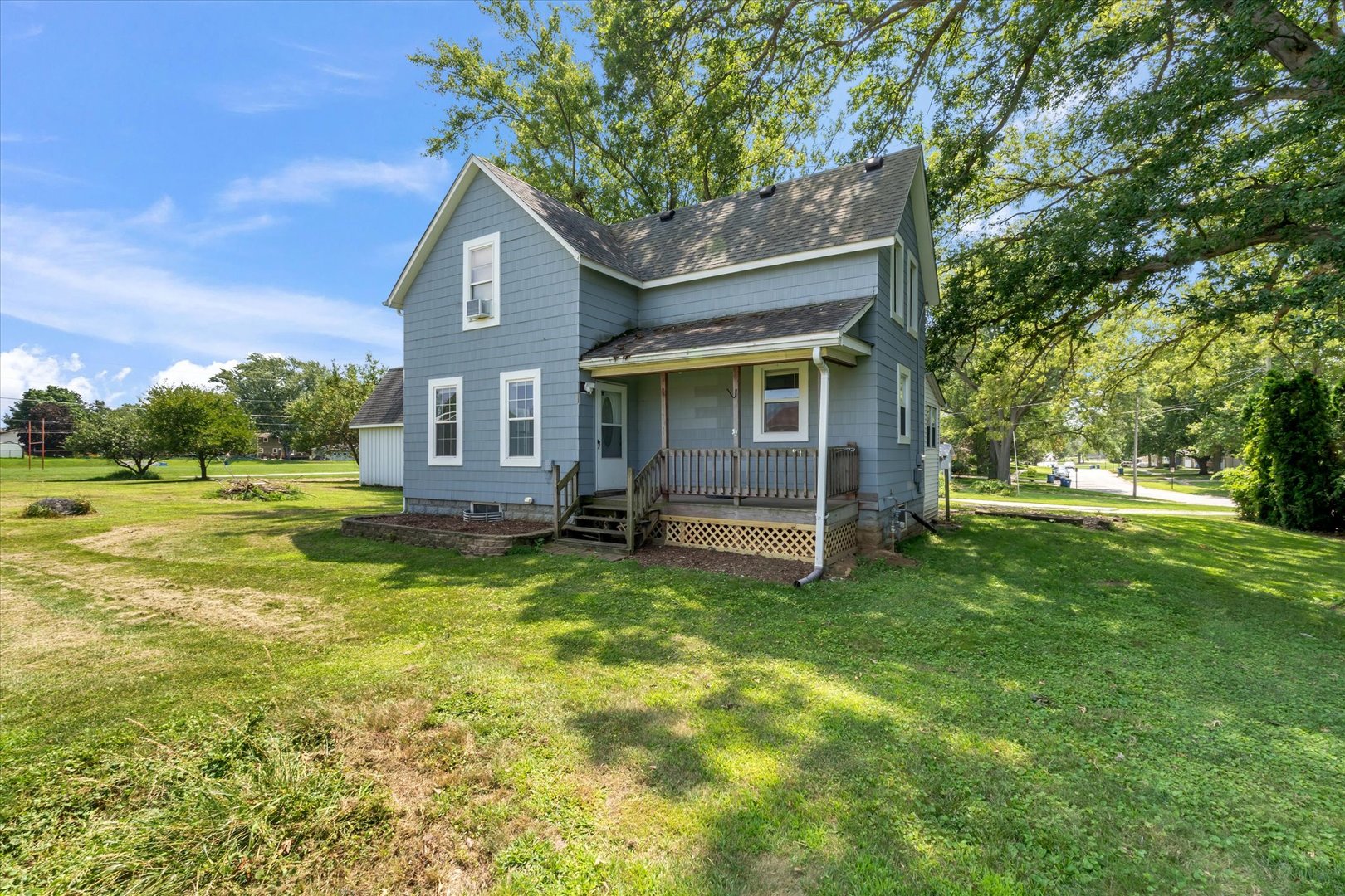513 12th Street Silvis, IL 61282 - Photo 1 of 43 Gallery Image 1