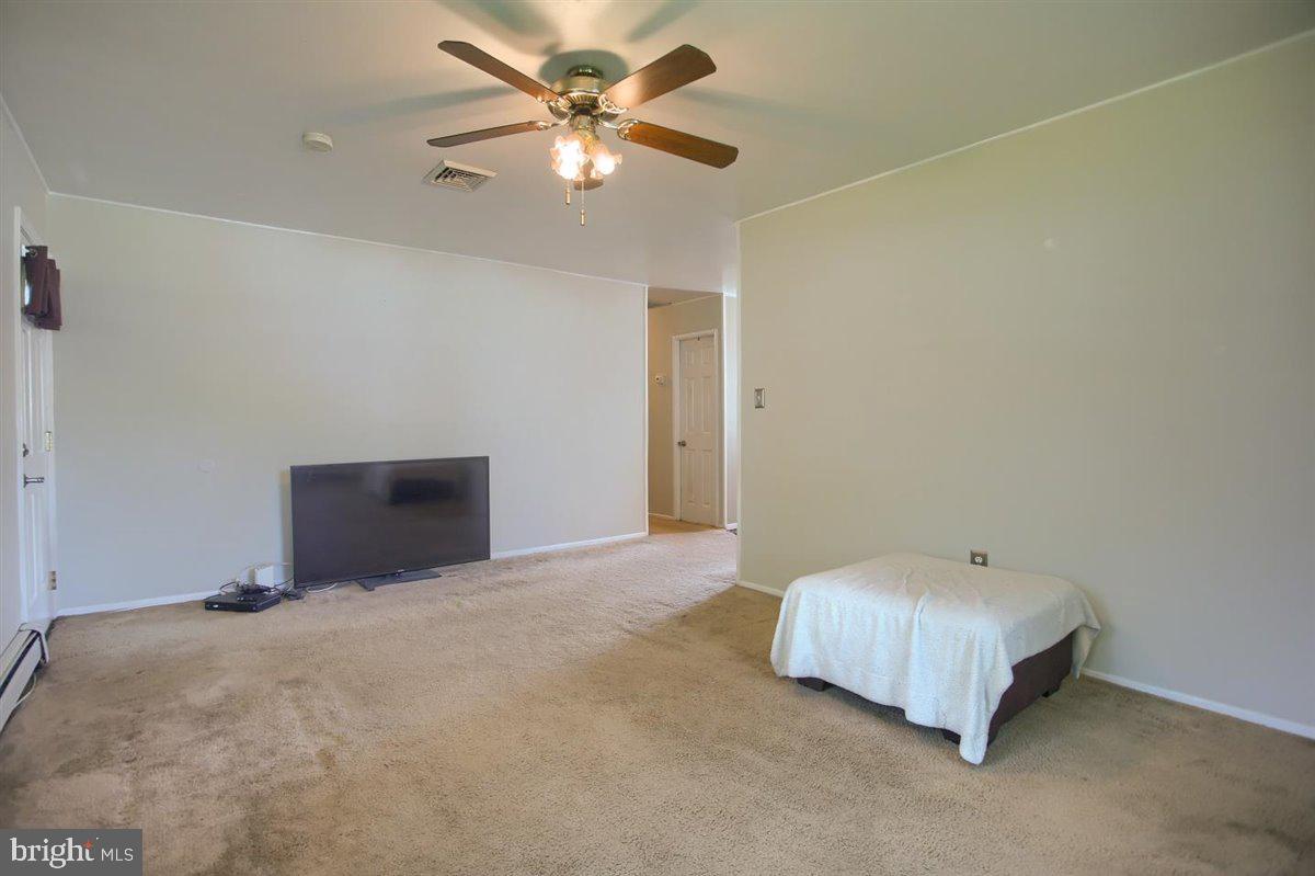 59 Incurve Road Levittown, PA 19057 - Photo 12 of 30 Gallery Image 12