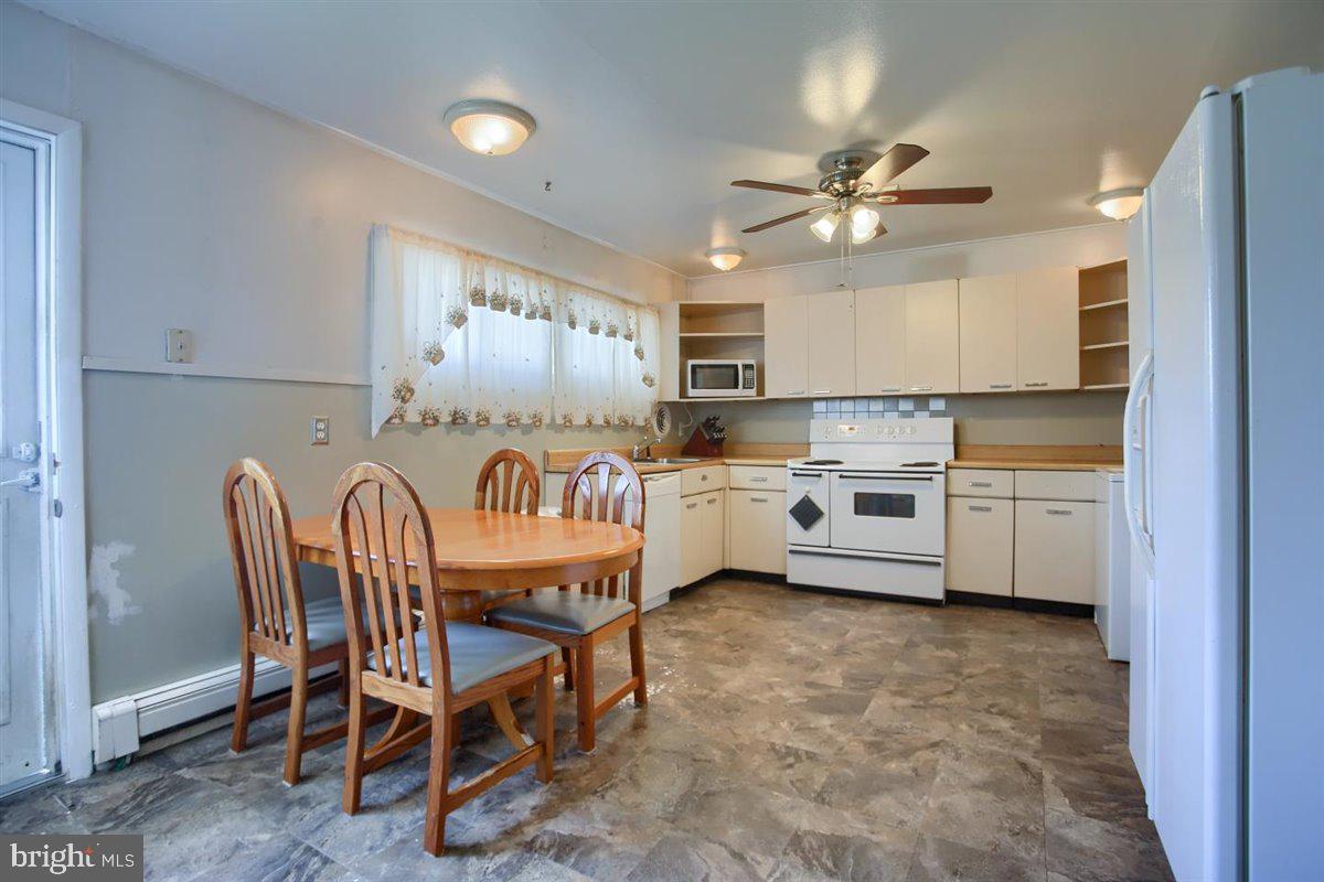 59 Incurve Road Levittown, PA 19057 - Photo 15 of 30 Gallery Image 15