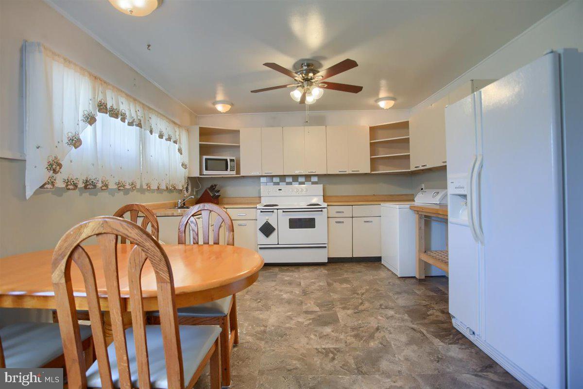 59 Incurve Road Levittown, PA 19057 - Photo 16 of 30 Gallery Image 16