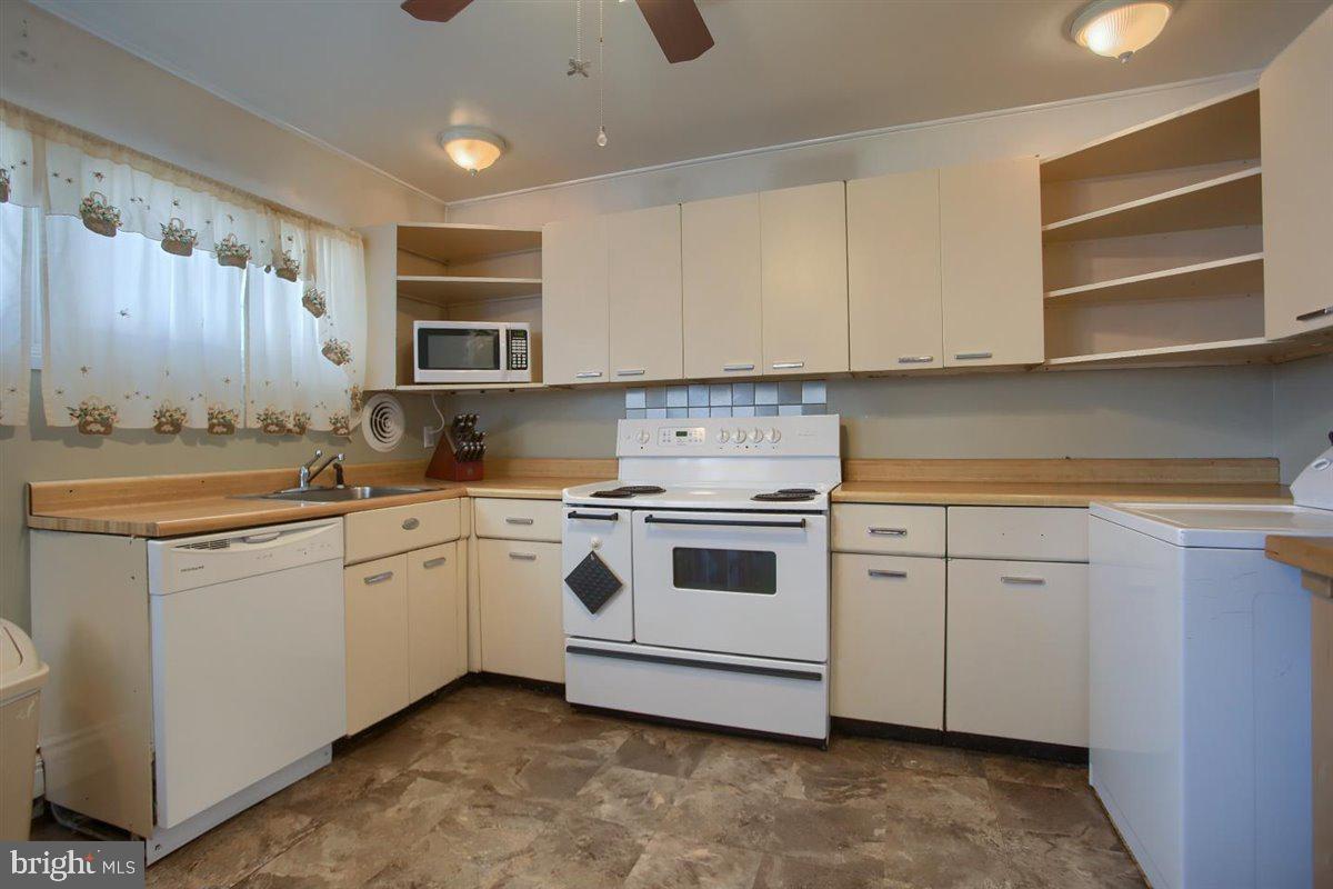 59 Incurve Road Levittown, PA 19057 - Photo 17 of 30 Gallery Image 17