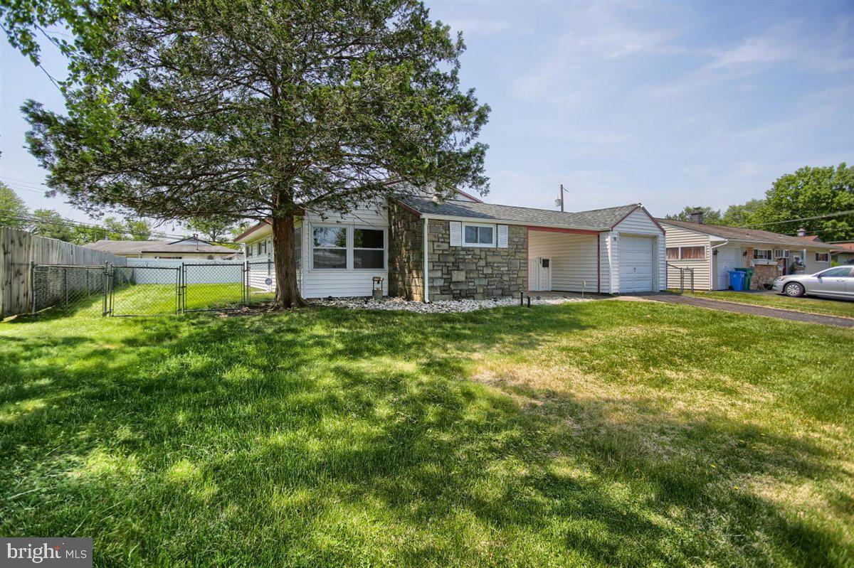 59 Incurve Road Levittown, PA 19057 - Photo 3 of 30 Gallery Image 3