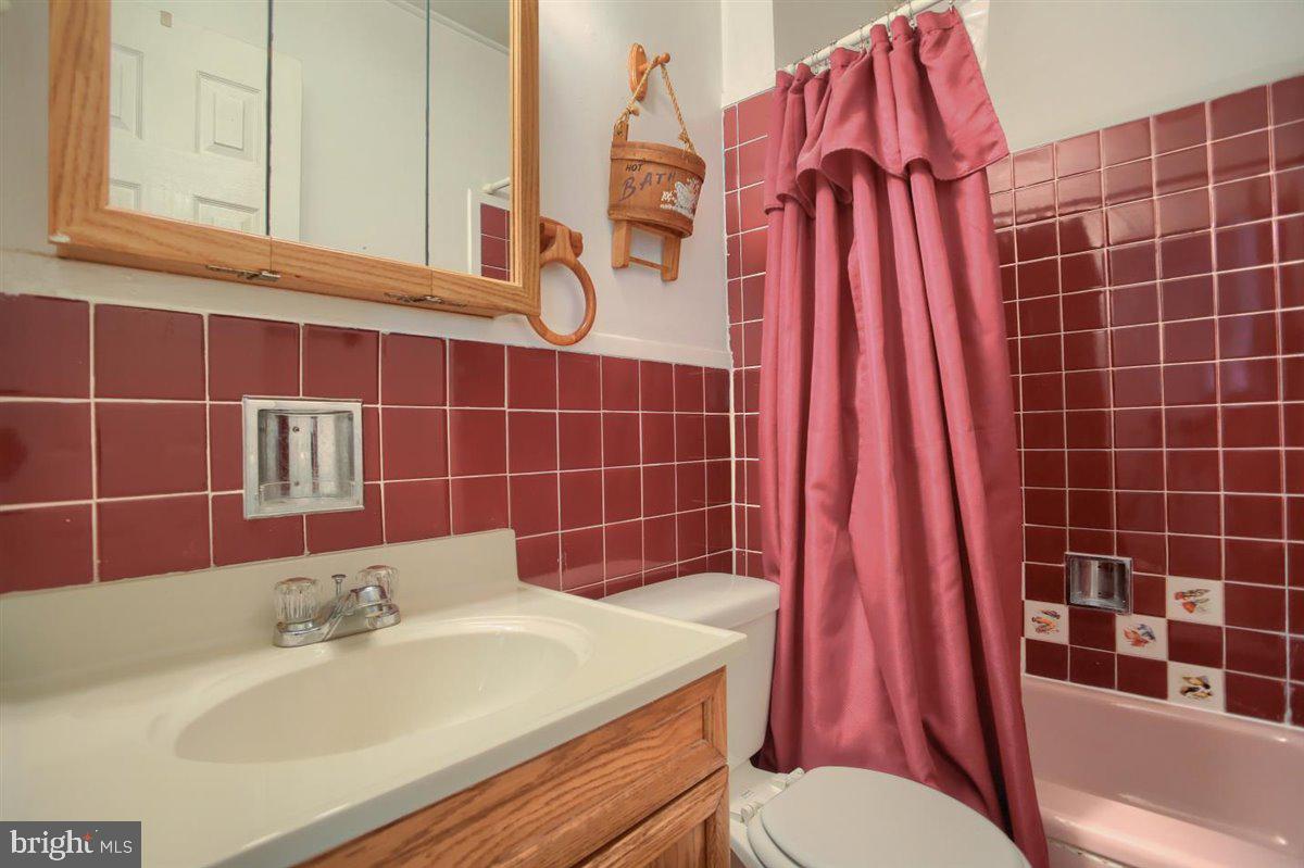 59 Incurve Road Levittown, PA 19057 - Photo 21 of 30 Gallery Image 21