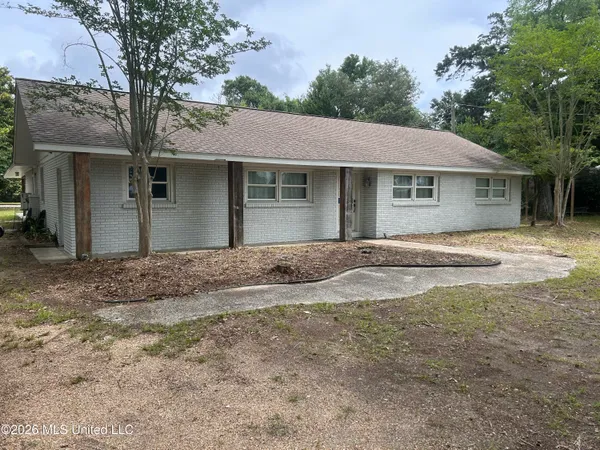 $2,300 | 1592 East 2nd Street, Pass Christian, MS 39571