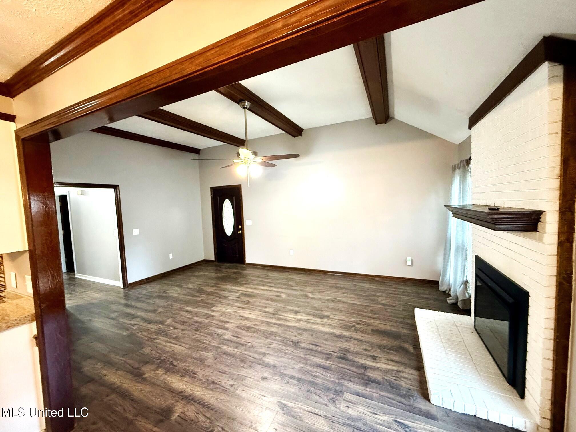 182 Bellegrove Circle Brandon, MS 39047 - Photo 12 of 25 LIVINGROOM