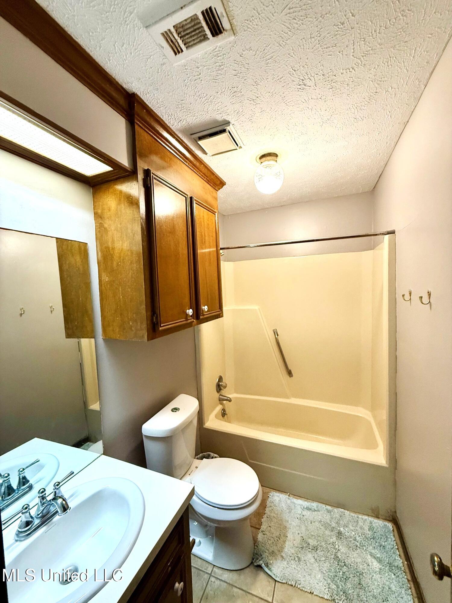 182 Bellegrove Circle Brandon, MS 39047 - Photo 17 of 25 MASTERBATHROOM