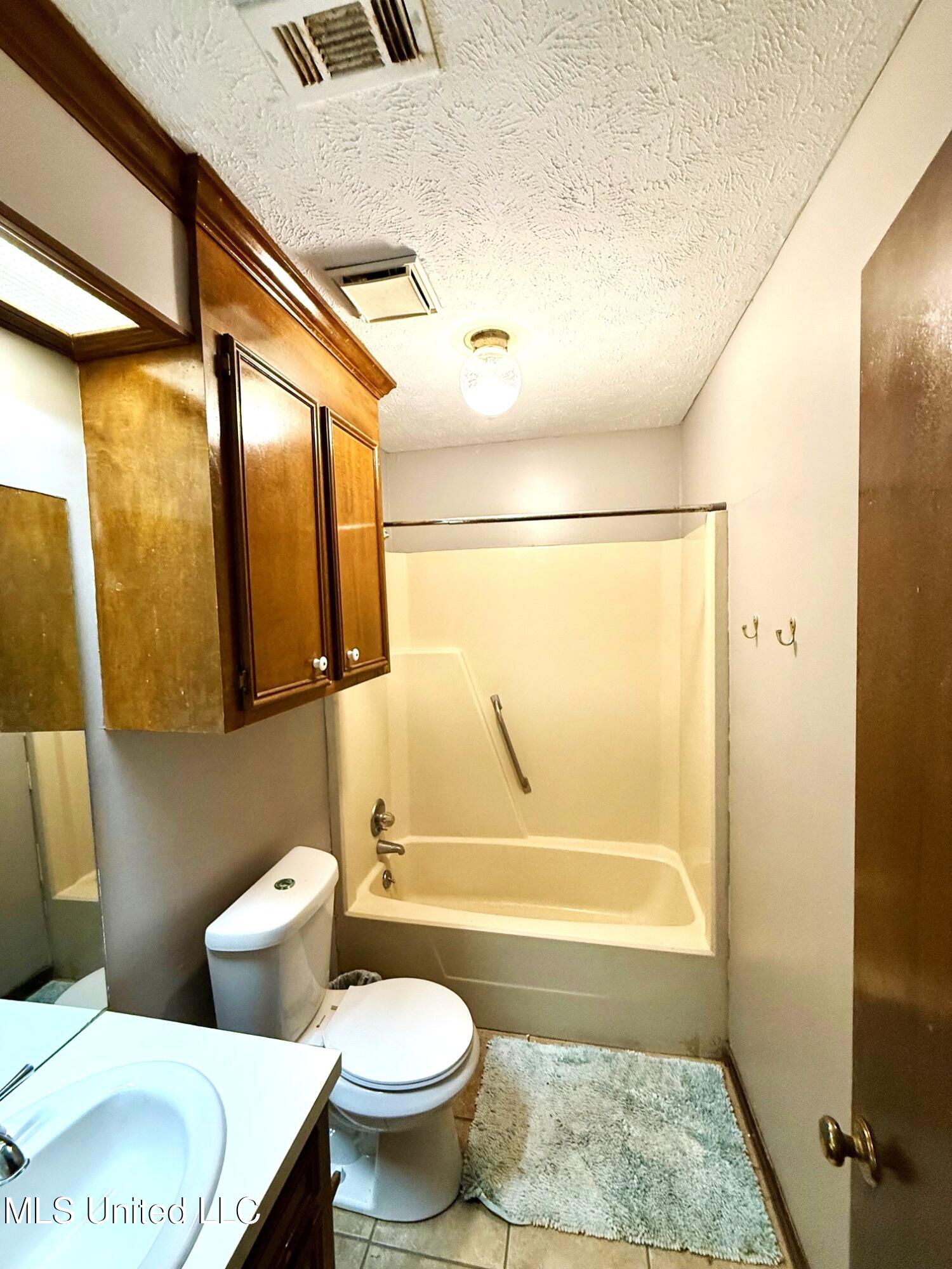 182 Bellegrove Circle Brandon, MS 39047 - Photo 22 of 25 SECONDBATHROOM2