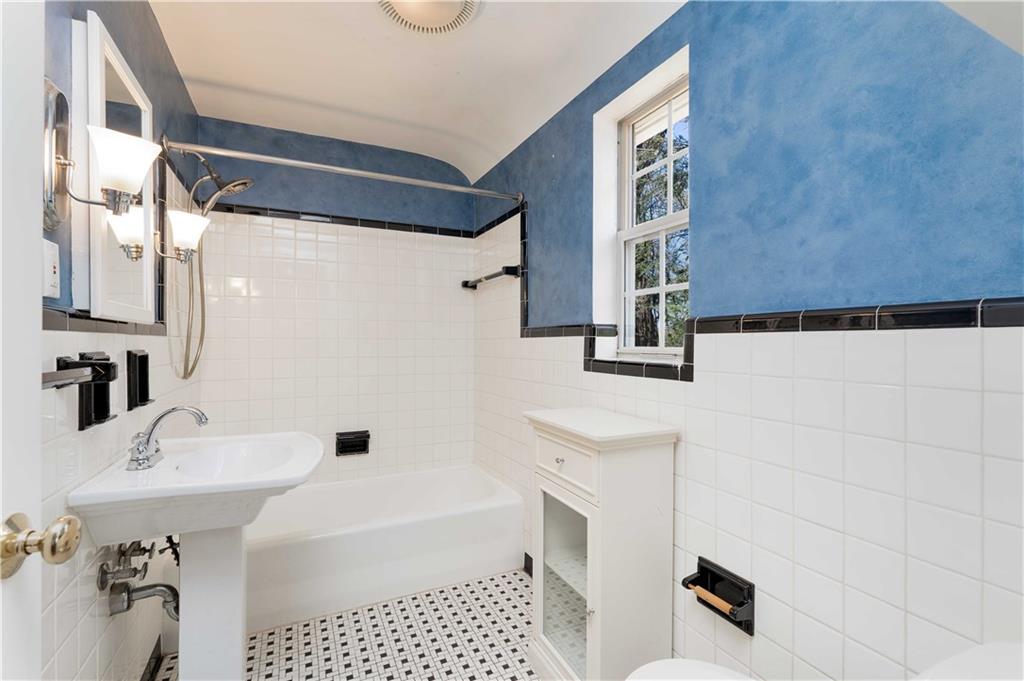 139 Fairfax Road Pittsburgh, PA 15221 - Photo 13 of 25 Gallery Image 13