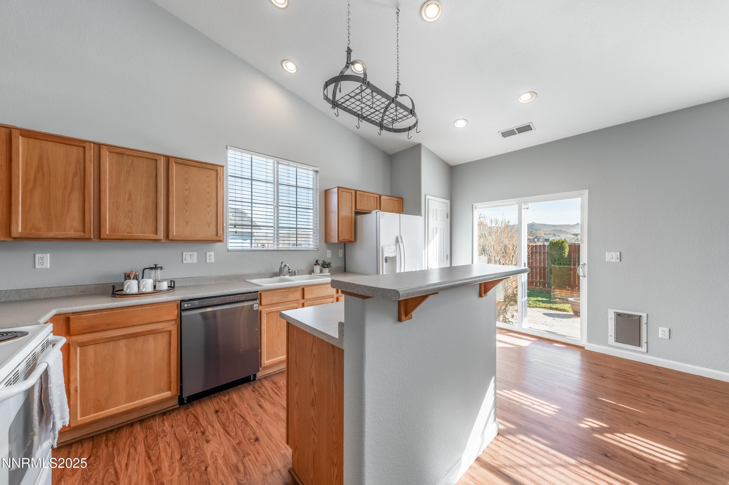 8896 Mahon Drive Reno, NV 89506 - Photo 10 of 29 m-1015