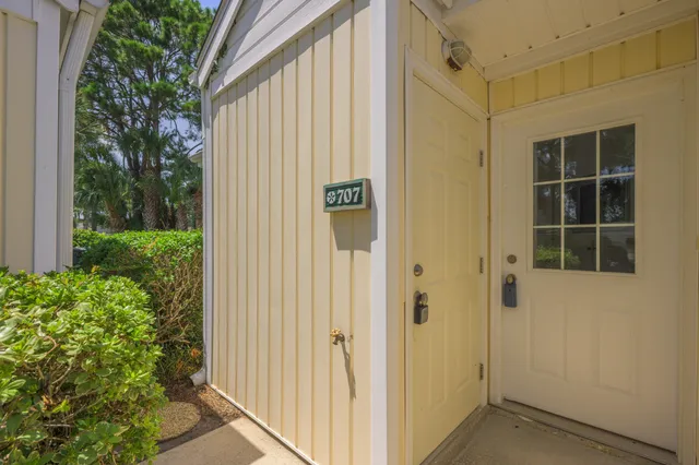 a view of a livingroom with a ceiling fan and window