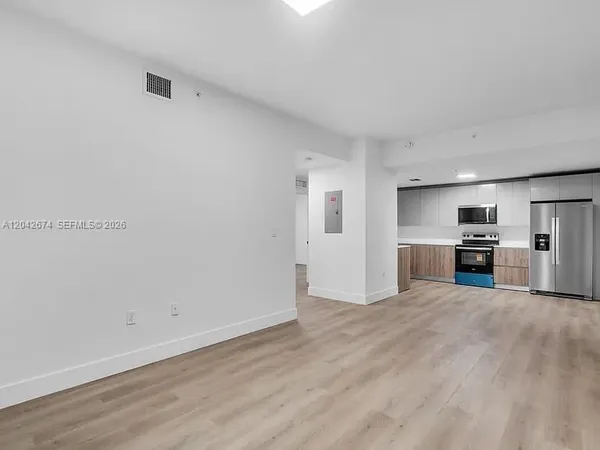 $1,900 | 3728 Northwest 19th Avenue, Unit 305, Miami, FL 33142