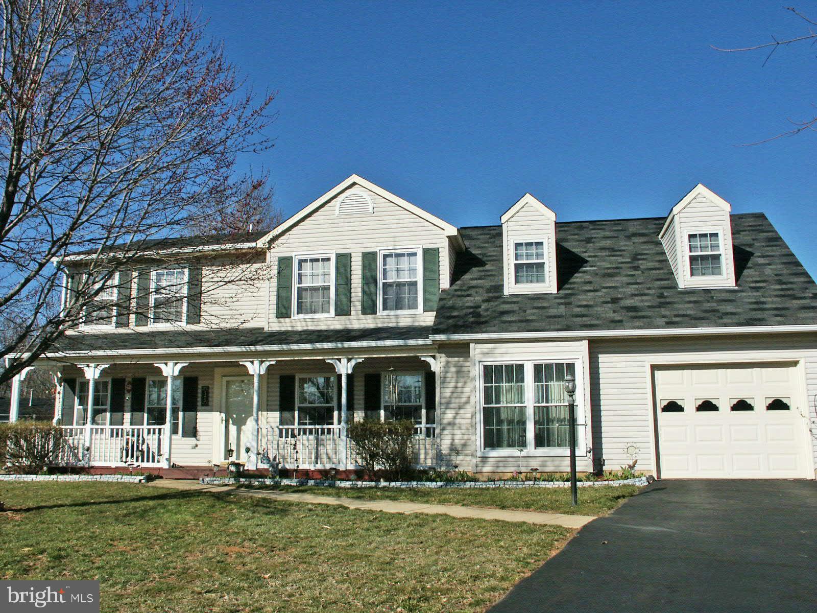 13868 Racine Court Woodbridge, VA 22193 - Photo 1 of 29 a front view of a house with a yard