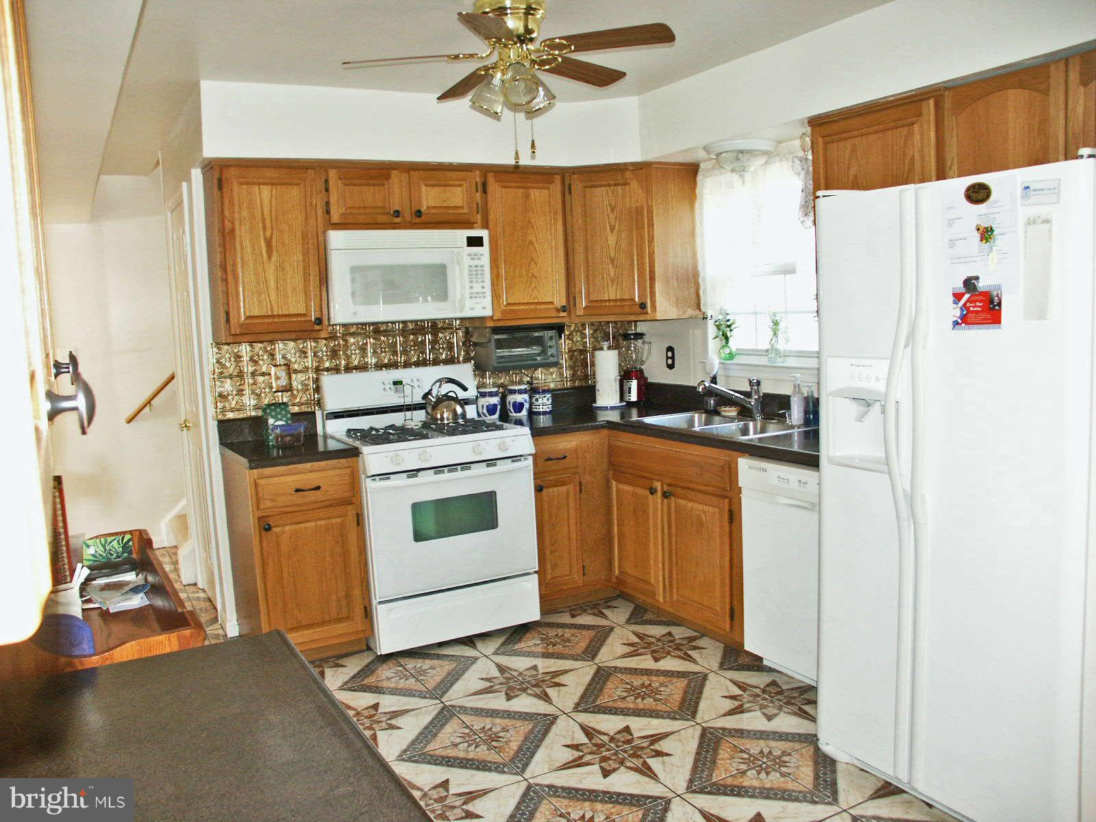 13868 Racine Court Woodbridge, VA 22193 - Photo 5 of 29 a kitchen with a stove a sink and a refrigerator