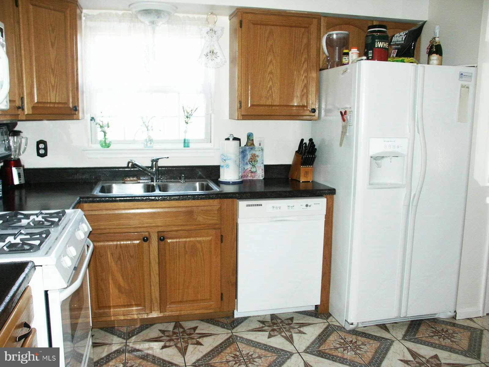 13868 Racine Court Woodbridge, VA 22193 - Photo 6 of 29 a kitchen with stainless steel appliances granite countertop a sink stove and refrigerator