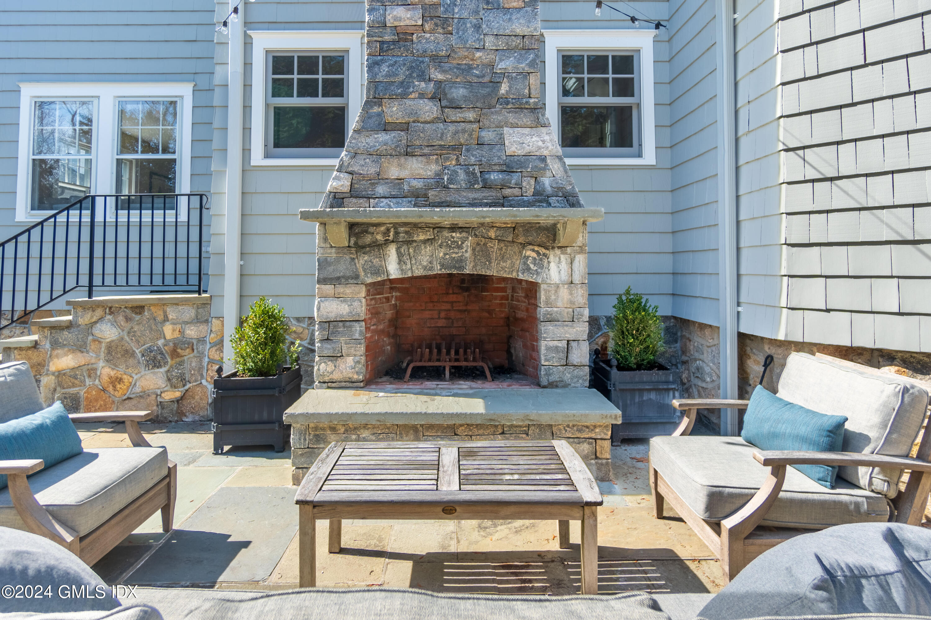 20 Knoll Street Riverside, CT 06878 - Photo 23 of 27 a building outdoor space with patio furniture