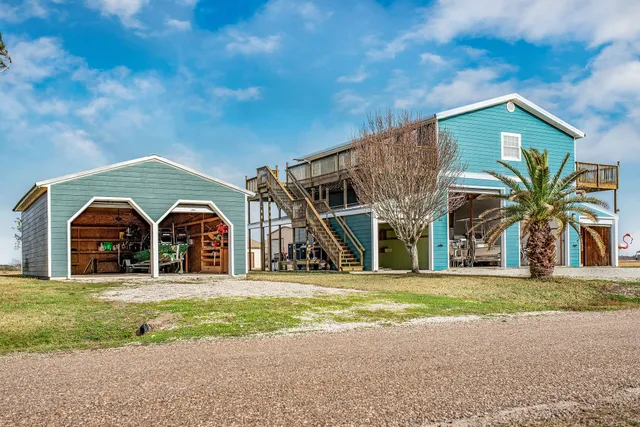 $325,000 | 19 Dewberry Lane, Seadrift, TX 77983