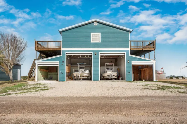 $325,000 | 19 Dewberry Lane, Seadrift, TX 77983