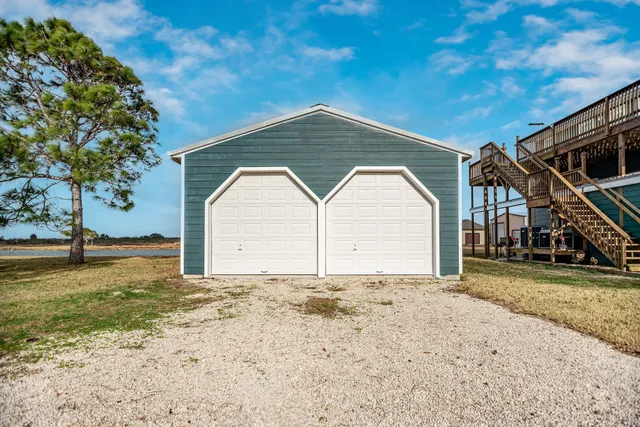 $325,000 | 19 Dewberry Lane, Seadrift, TX 77983