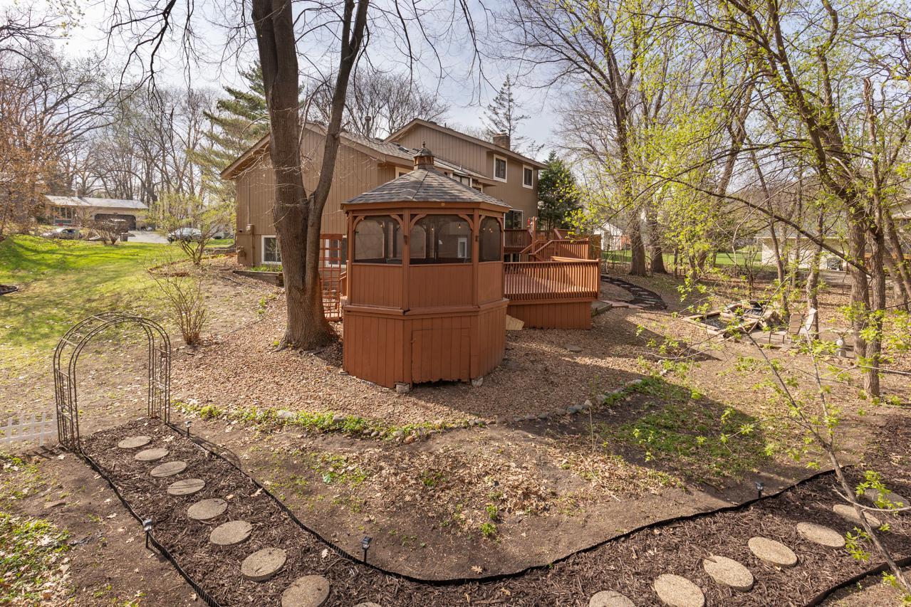 9515 Risewood Circle Eden Prairie, MN 55347 - Photo 35 of 41 Gallery Image 35