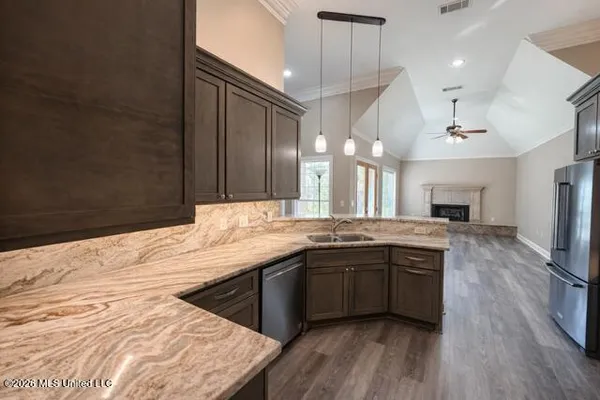 $464,900 | 204 Magnolia Springs Boulevard, Florence, MS 39073