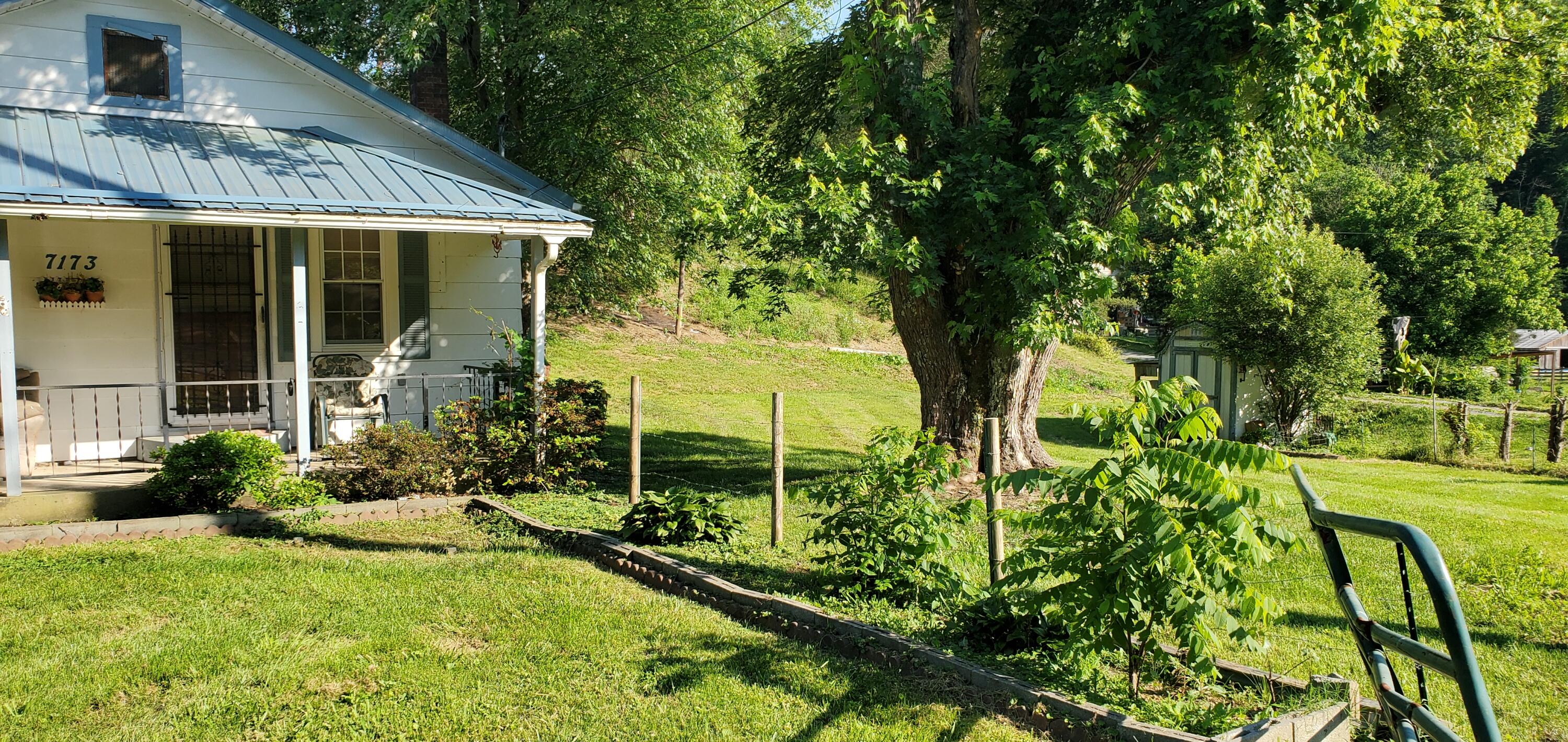 7173 Lone Star Road Kingsport, TN 37660 - Photo 9 of 48 20220531_180109