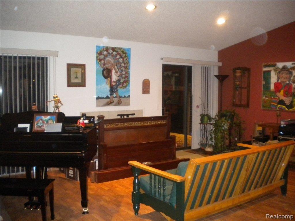639 Ridge Road Walled Lake, MI 48390 - Photo 6 of 18 LIVING ROOM--2