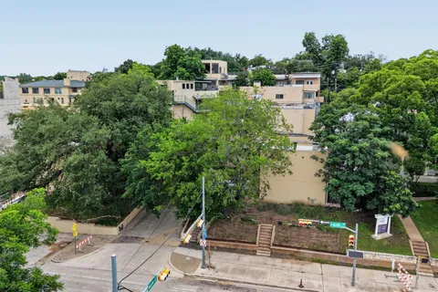 $2,795 | 1106 West 6th Street, Unit 212, Austin, TX 78703