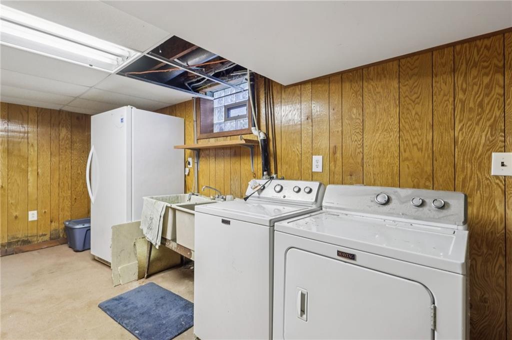 957 Cherry Lane Road Apollo, PA 15613 - Photo 26 of 38 a utility room with dryer and washer