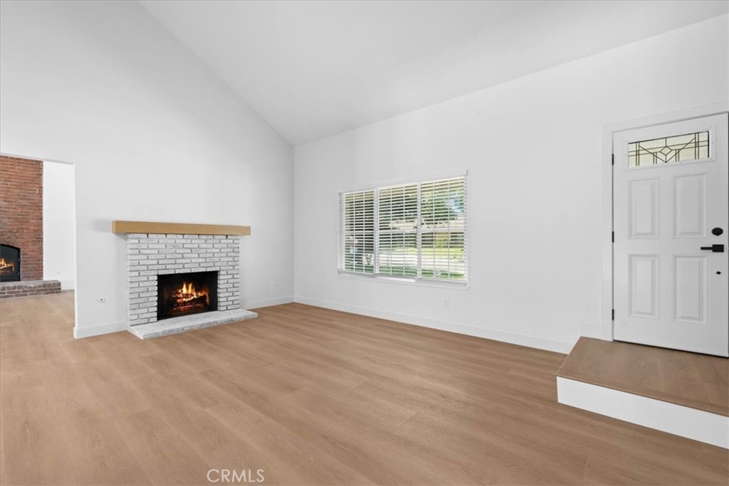 2463 Falling Oak Drive Riverside, CA 92506 - Photo 15 of 54 Living room