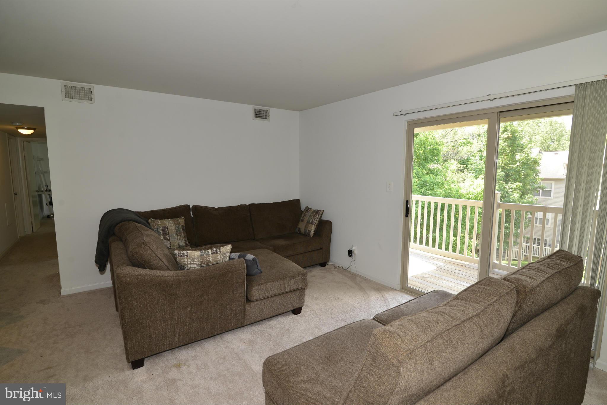 1732 Ascot Way, Unit J Reston, VA 20190 - Photo 3 of 25 Living Room